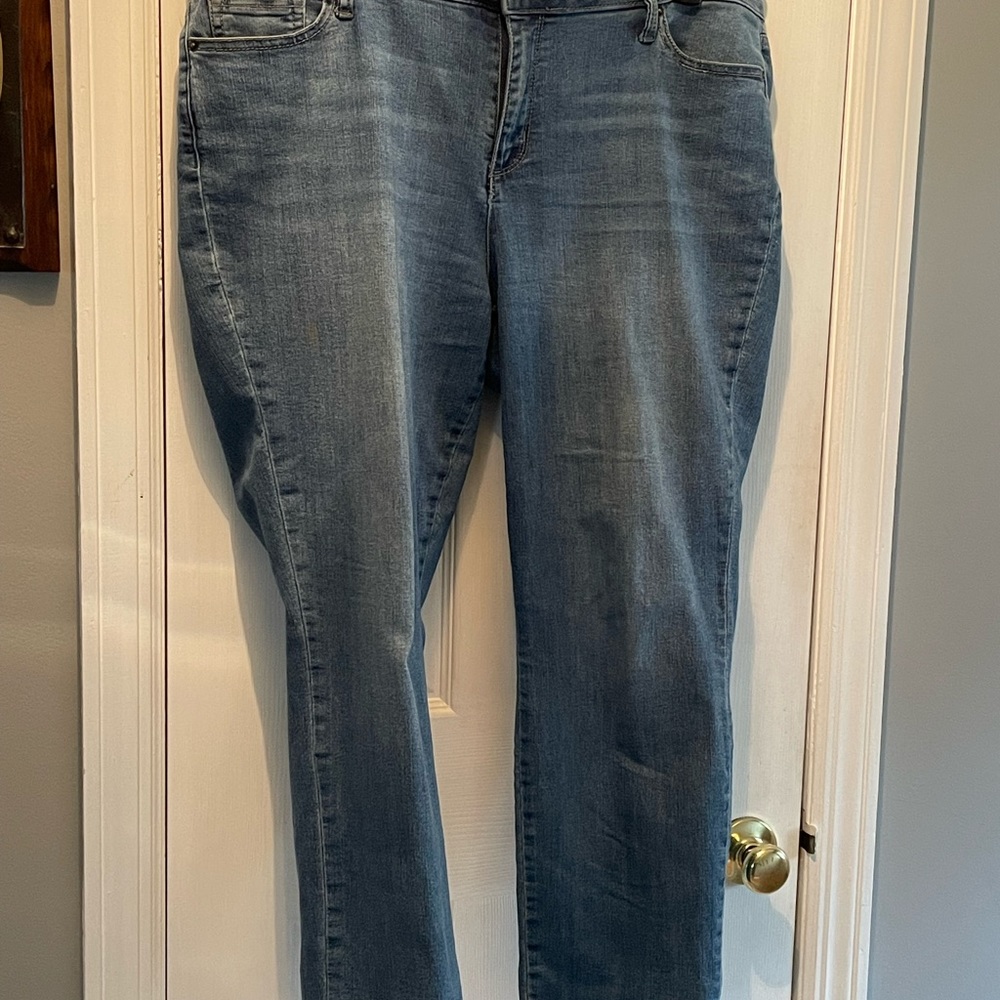 Soft, comfort fit blue jeans in washed look. Westport size 16.